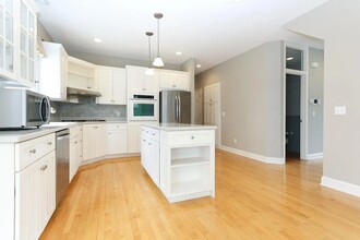9324 Wilderness Cove in Eden Prairie, MN - Foto de edificio - Building Photo
