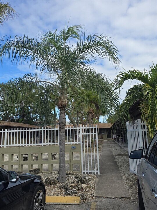 12605 NE 13th Ave in North Miami, FL - Building Photo