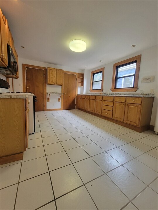 52 Mount Pleasant St in Cambridge, MA - Building Photo