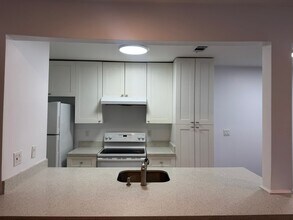 807 Tiffany Dr W in West Palm Beach, FL - Building Photo - Building Photo