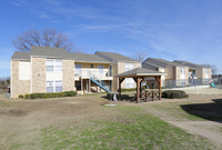 Willow Wood Apartments in Grand Prairie, TX - Building Photo - Building Photo