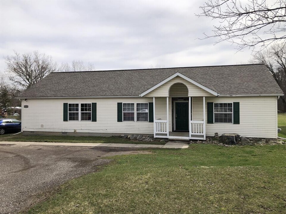 3090 Joslyn Rd in Auburn Hills, MI - Building Photo