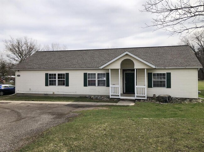 3090 Joslyn Rd