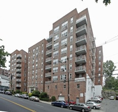 The Parkway Terrace in Yonkers, NY - Foto de edificio - Building Photo