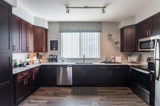 Haven Townhomes at P83 in Peoria, AZ - Foto de edificio - Interior Photo