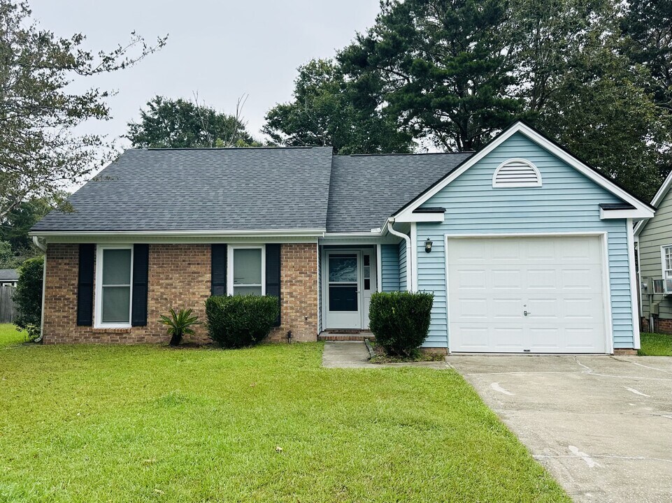 321 Hamlet Rd in Summerville, SC - Foto de edificio