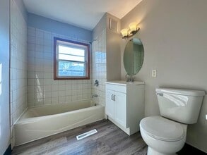 598 Rose Ave E in St. Paul, MN - Building Photo - Building Photo