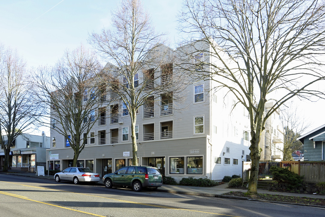 Cali Apartments in West Seattle! in Seattle, WA - Building Photo