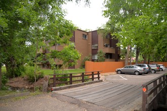 Creekside Apartments in Boulder, CO - Foto de edificio - Building Photo