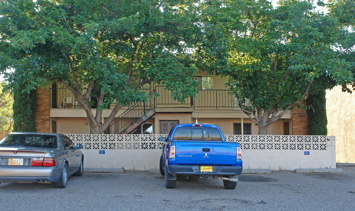 828 Chelwood Park NE in Albuquerque, NM - Building Photo