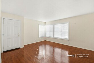 183 N Batavia St in Orange, CA - Foto de edificio - Building Photo