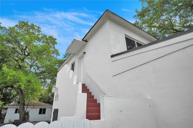 3041 NW 15th St in Miami, FL - Building Photo - Building Photo