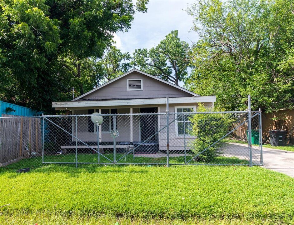 4634 Clover St in Houston, TX - Building Photo