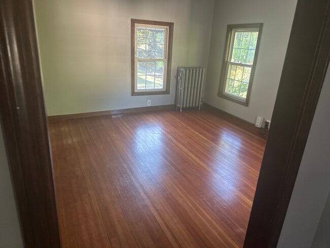 12 Grand St, Unit 2nd floor in Westfield, MA - Building Photo - Building Photo