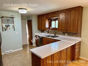 3339 N 97th Pl in Milwaukee, WI - Building Photo - Building Photo