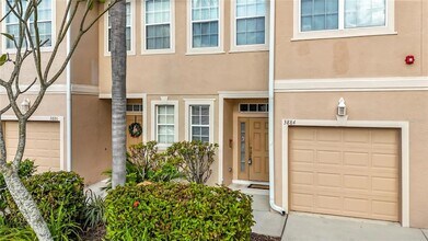 3884 Deberry Dr in Sarasota, FL - Foto de edificio - Building Photo