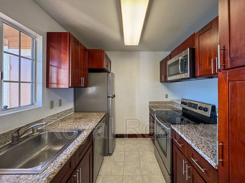 94-1465-1465 Waipio Uka St in Waipahu, HI - Foto de edificio