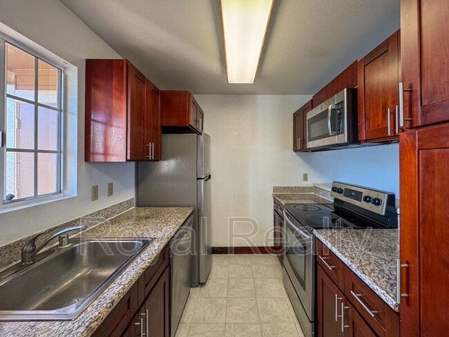 94-1465-1465 Waipio Uka St in Waipahu, HI - Building Photo - Building Photo