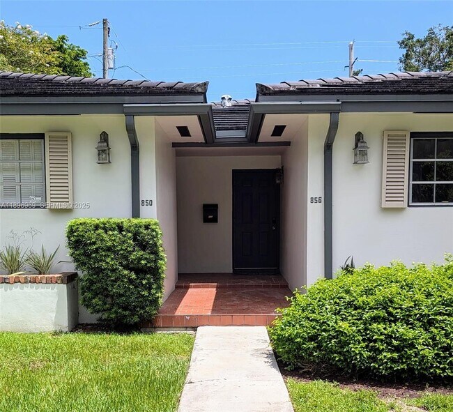 850 Benevento Ave in Coral Gables, FL - Building Photo - Building Photo