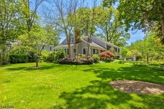 24 Thackeray Dr in Millburn, NJ - Building Photo - Building Photo