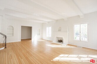 165 S Mansfield Ave in Los Angeles, CA - Building Photo - Building Photo