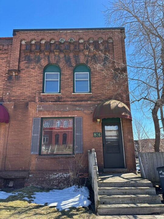 826 E 2nd St in Duluth, MN - Building Photo