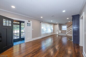 69 Fairview Ave in Verona, NJ - Foto de edificio - Building Photo