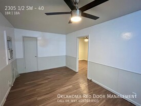 2305 S Western Ave in Oklahoma City, OK - Foto de edificio - Building Photo