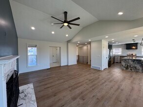 2530 E Heritage Way in Salt Lake City, UT - Foto de edificio - Building Photo