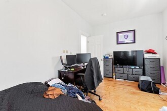 651 E 7th St, Unit 2 in Boston, MA - Foto de edificio - Building Photo