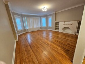 7719 S Essex Ave in Chicago, IL - Building Photo - Building Photo