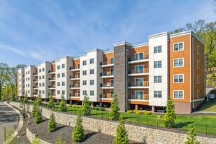 Sunset Ridge at Totowa in Totowa, NJ - Building Photo