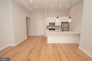 220 S 3rd St in Philadelphia, PA - Building Photo