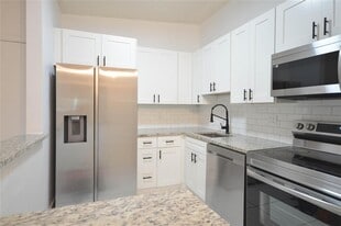 9499 W McNab Rd, Unit 208 in Tamarac, FL - Building Photo