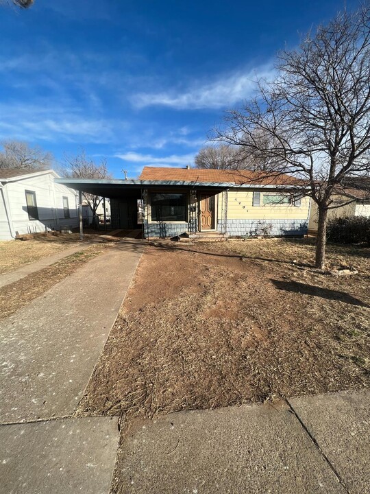 4906 38th St in Lubbock, TX - Building Photo