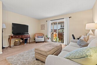 107 Gunston Ct in Chapel Hill, NC - Building Photo - Building Photo