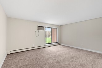 The Pointe at Cedar Grove in Eagan, MN - Foto de edificio - Building Photo