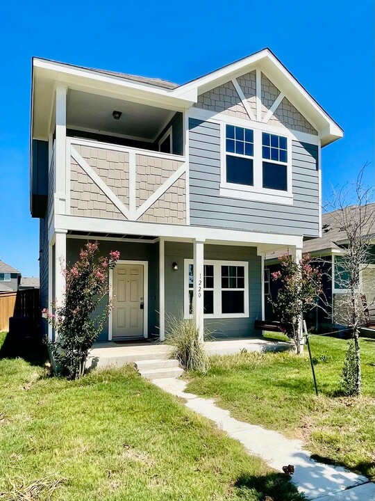1220 Esplanade Pkwy in San Marcos, TX - Building Photo