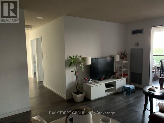 property at 55-555 Bamburgh Cir