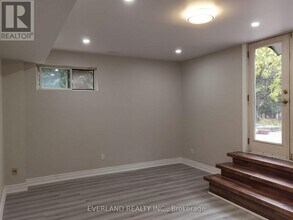 109 Brookside Rd in Richmond Hill, ON - Building Photo - Building Photo