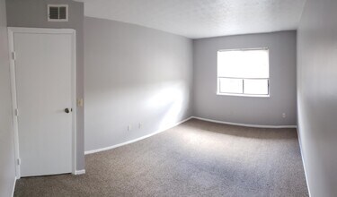 2598 Ferguson Rd in Cincinnati, OH - Building Photo - Building Photo