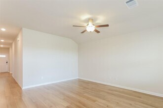 1018 Round Bale Rd in Hutto, TX - Building Photo - Building Photo