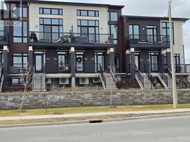 814 Ralph Hennessy Ave in Ottawa, ON - Building Photo