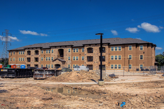 Summit at Hirsch Road in Houston, TX - Foto de edificio - Building Photo