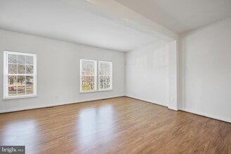 10104 Sir Reynard Ln in Linton Hall, VA - Building Photo - Building Photo