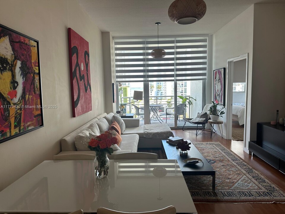 2200 NE 4th Ave in Miami, FL - Building Photo