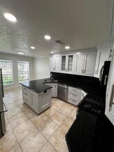 7719 Valera Ln in Houston, TX - Foto de edificio - Building Photo