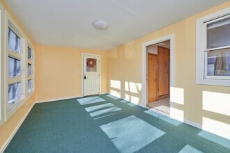 18 Forest St, Unit 2 in Lexington, MA - Building Photo - Building Photo