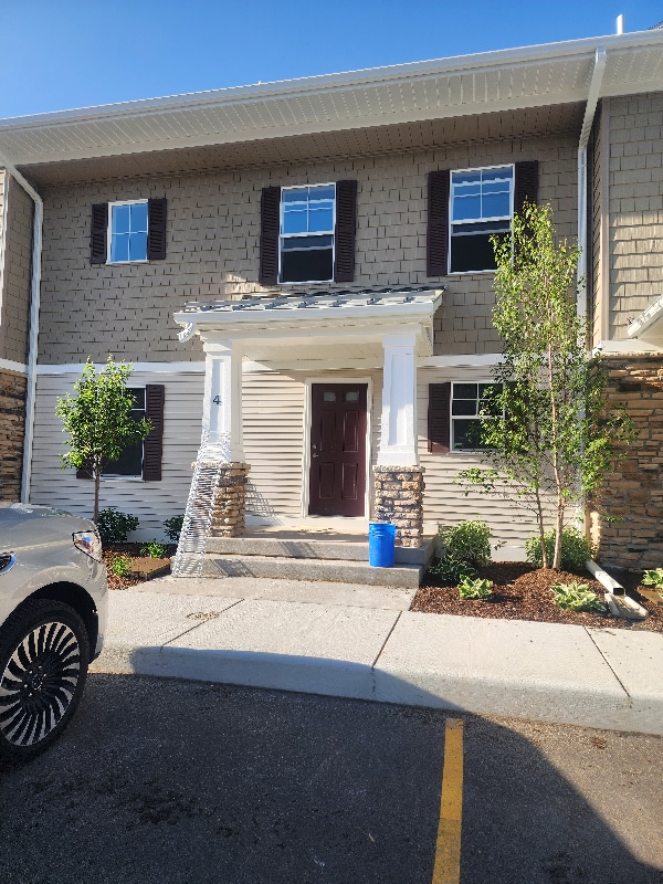 property at 1542 Simsbury St
