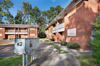 Southwick Apartments in Jackson, MS - Building Photo - Building Photo